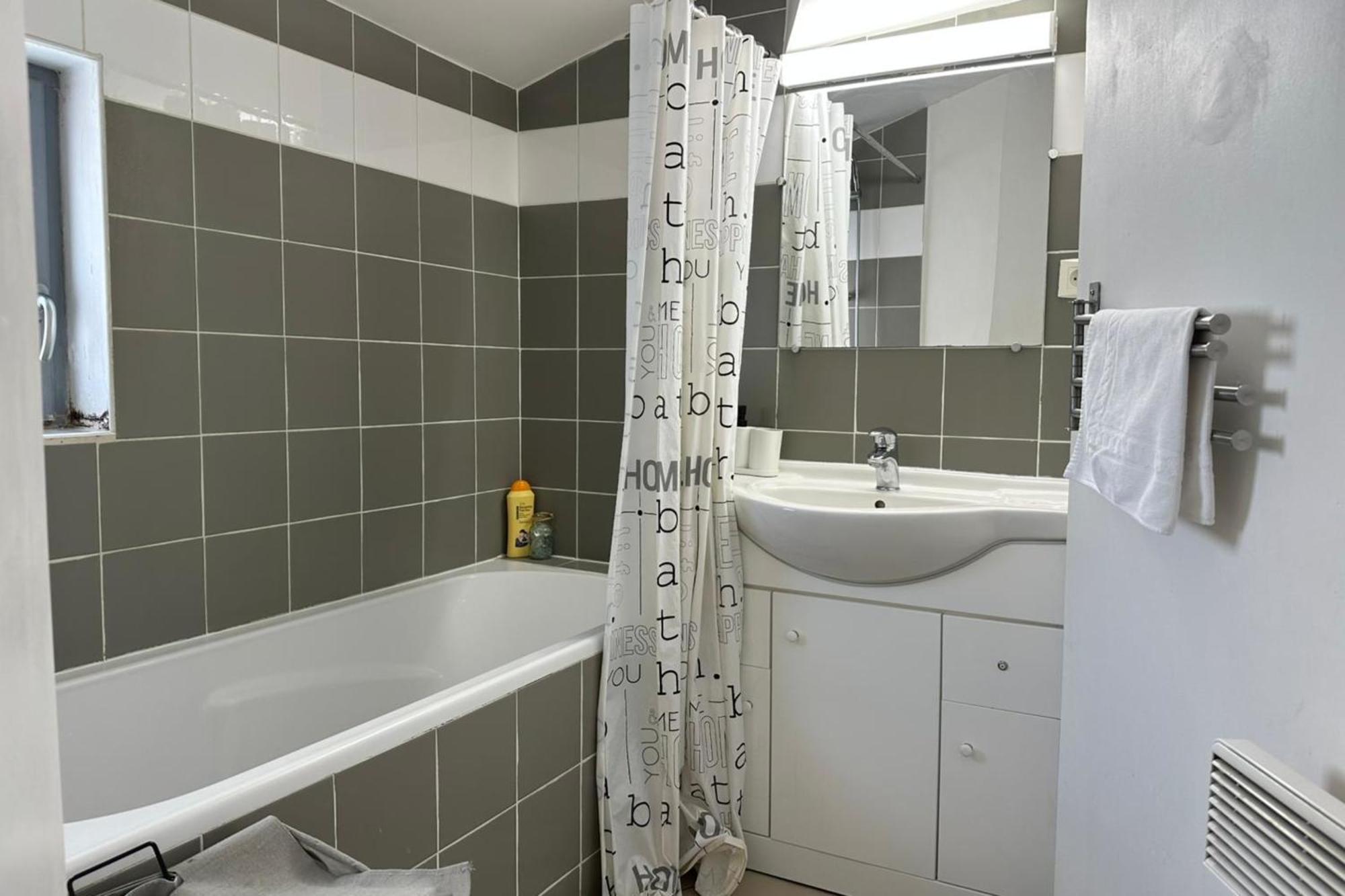 The Triplex- 3 Bedrooms In The Escutcheon! Montpellier Exterior foto